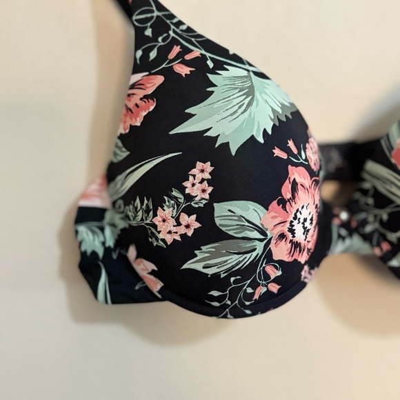 La Vie En Rose Black and Pink Floral Bra with Underwire Support 34C - Picture 4 of 9